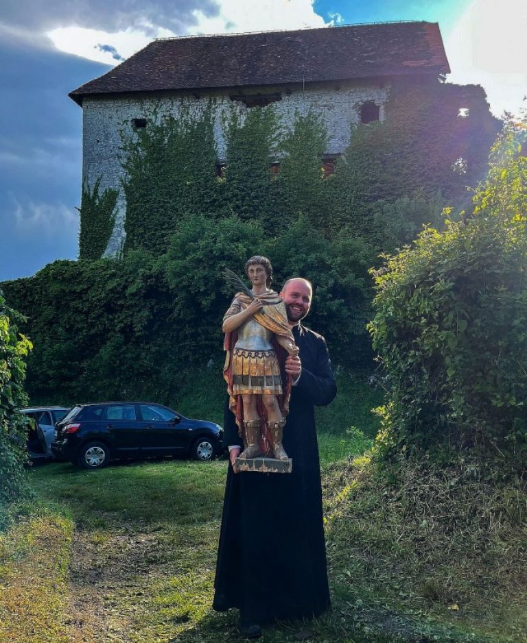 Župnik Blaž Franko Mirna Peč.jpg