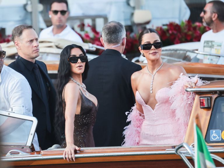 Kim Kardashian, Khloe Kardashian.jpg