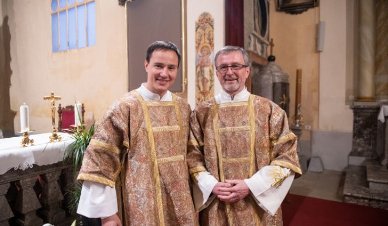 Br. Ambrož in Karli Brezovšek na diakonskem posvečenju 224.jpg