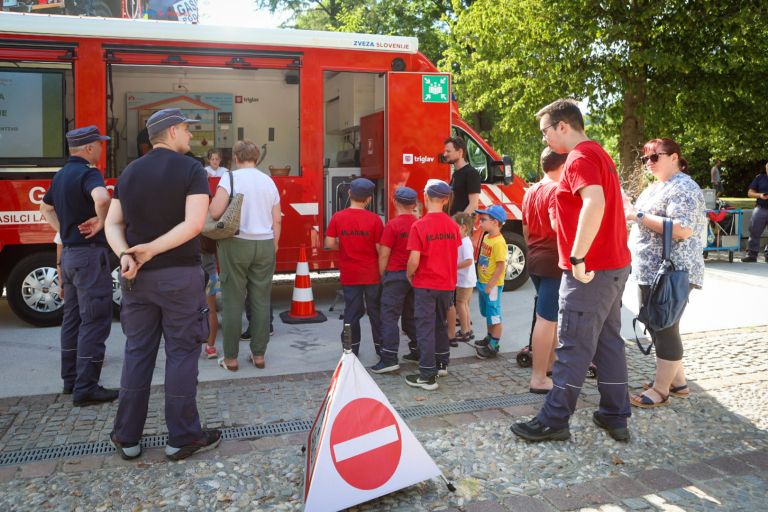 Preventivno gasilsko vozilo_Art kamp 10.jpeg