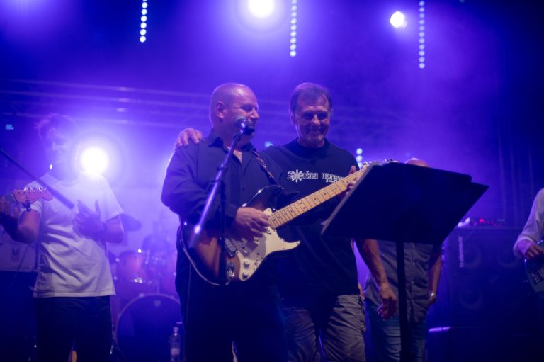 koncert, cardboard, sončna-uprava