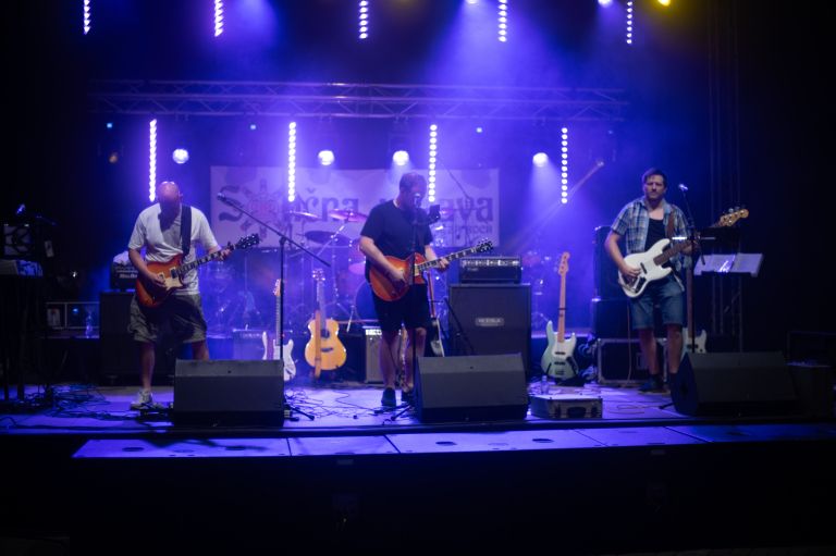 koncert, cardboard, sončna-uprava