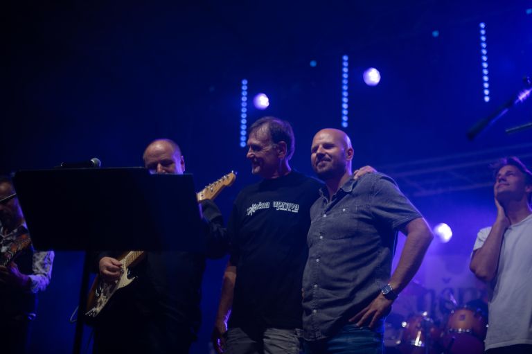 koncert, cardboard, sončna-uprava