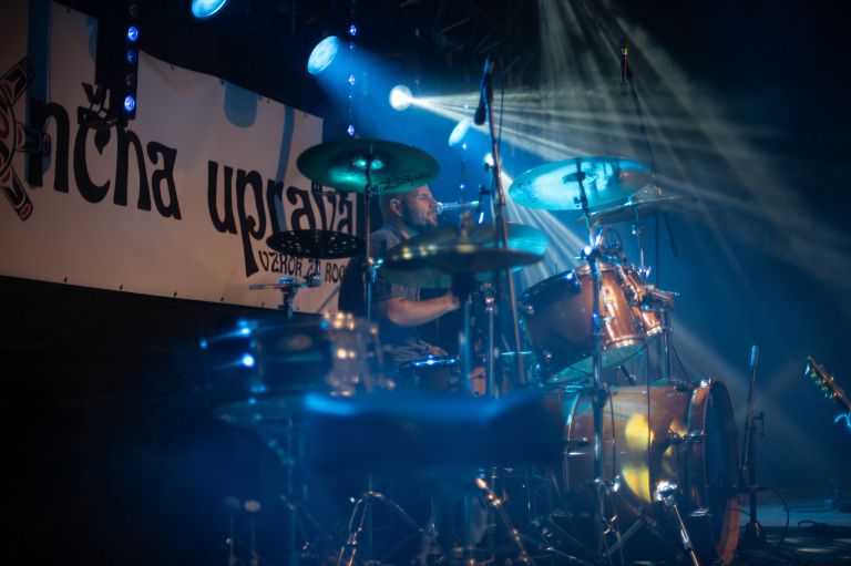 koncert, cardboard, sončna-uprava