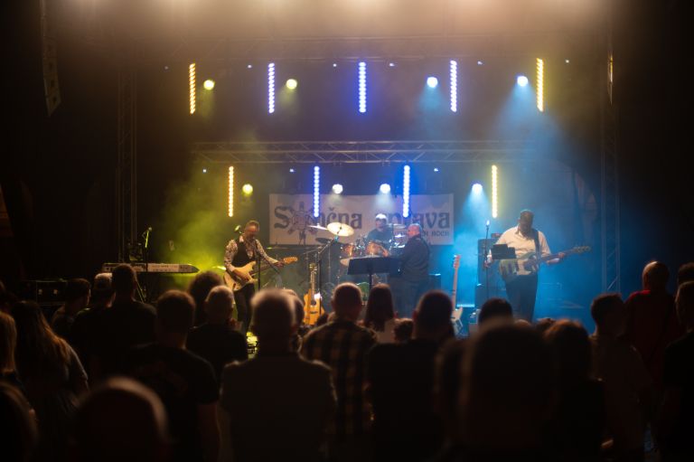 koncert, cardboard, sončna-uprava