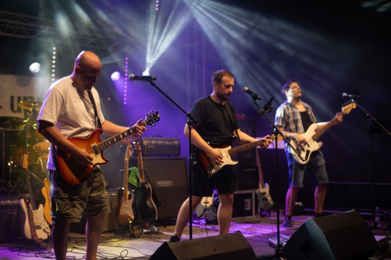 koncert, cardboard, sončna-uprava