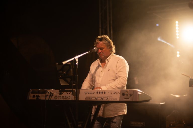 koncert, cardboard, sončna-uprava