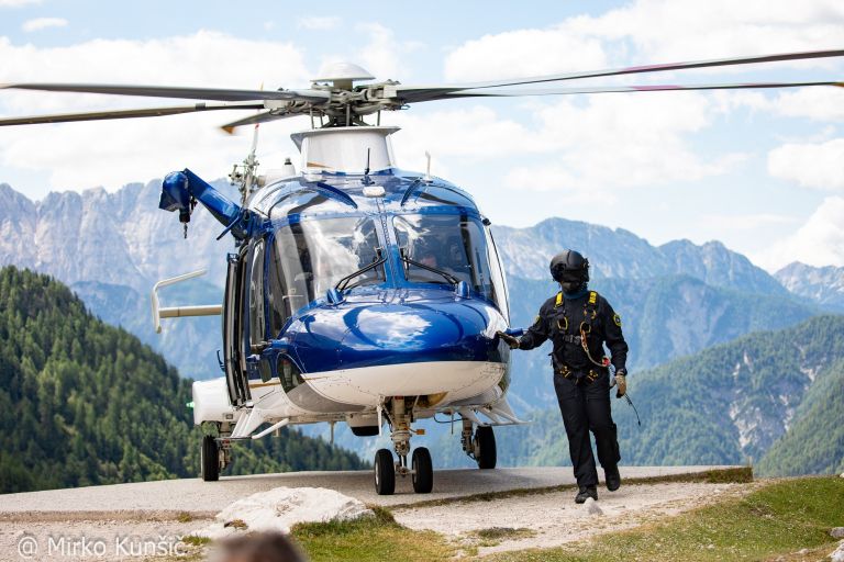 policijski-helikopter, resevanje, gora