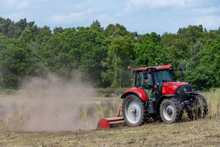 traktor njiva