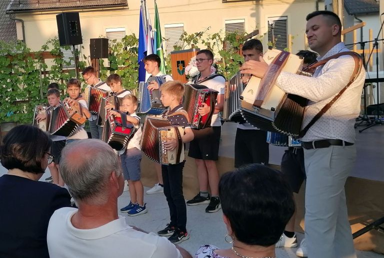 D29_HarmonikarjiKlemenHribar.jpg