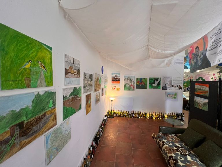 drustvo-kreativne-mladine, razstava, artdrop-v-dnevni, tomas-flisar, v-odtenkih-prijaznosti