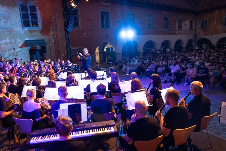 grad-grm, pihalni-orkester-krka