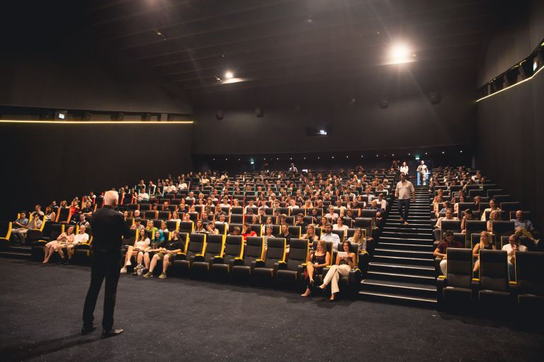 Na premieri filma JURSKI SVET PREPOROD v Odiseji_65.jpg