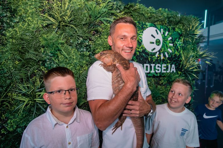 LUKA ŽVIŽEJ_2_Na premieri filma JURSKI SVET PREPOROD v Odiseji.jpg