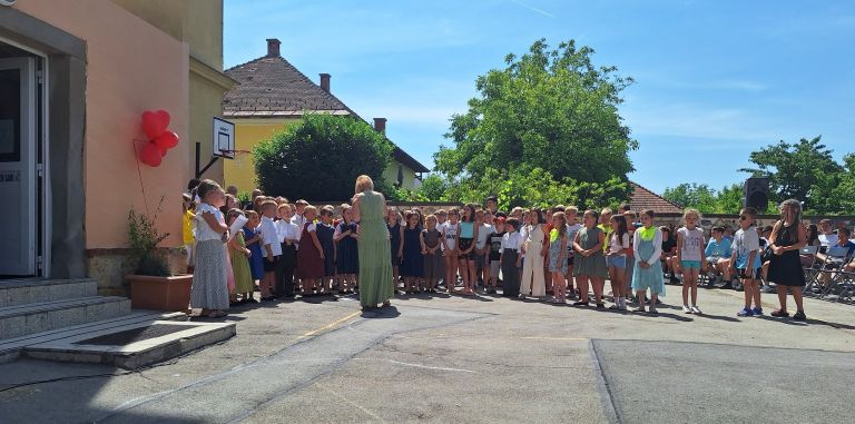 AK_Stara lenarška šola nastop.jpg