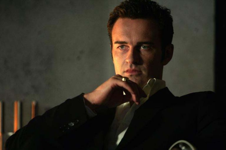 Julian McMahon (2).jpg