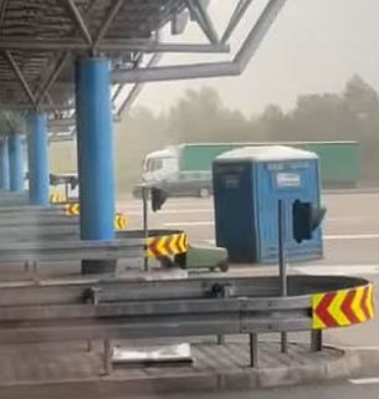 wc. diski, mejni prehod srbija hrvaška.jpg