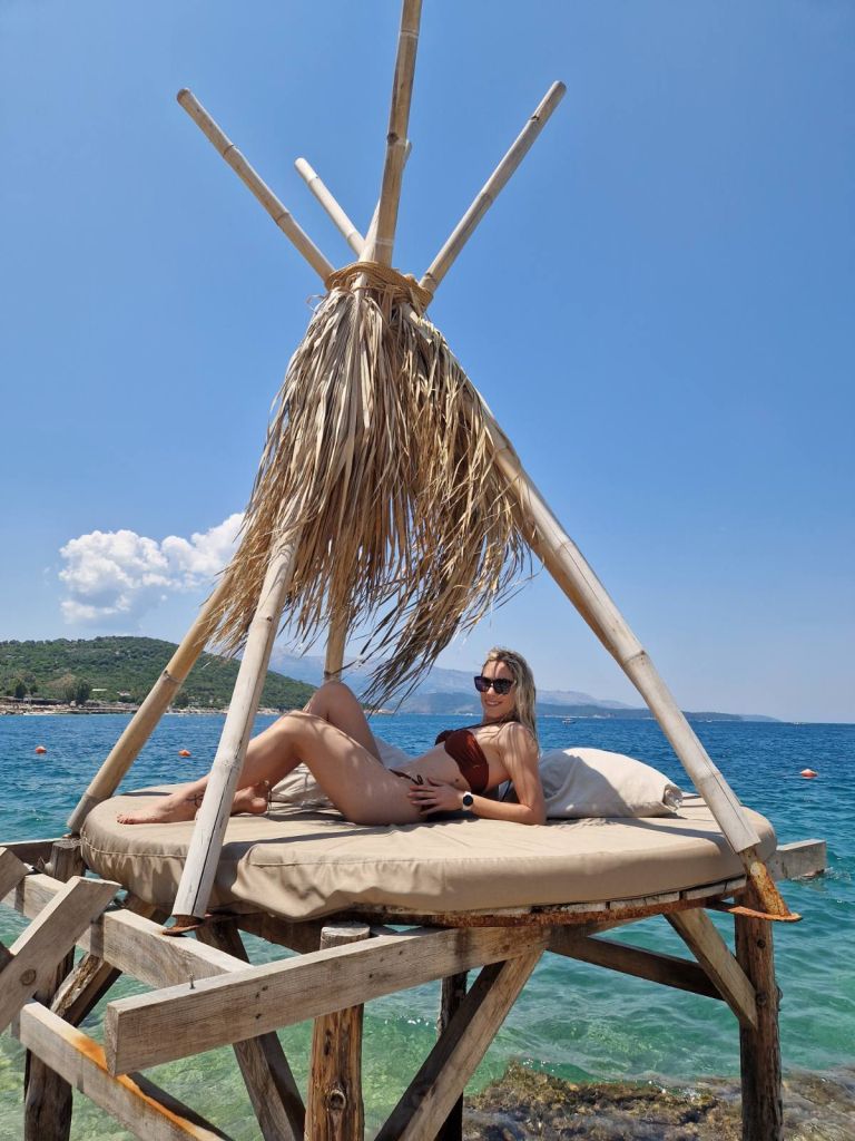Klara Japelj Albanija
