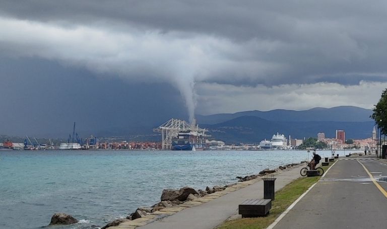 vodna tromba, koper