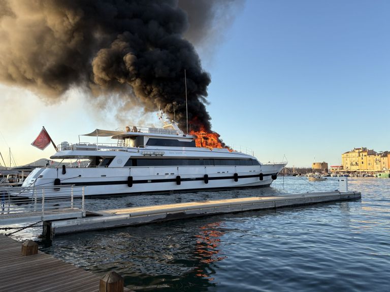 sea-lady-ii, pozar, jahta