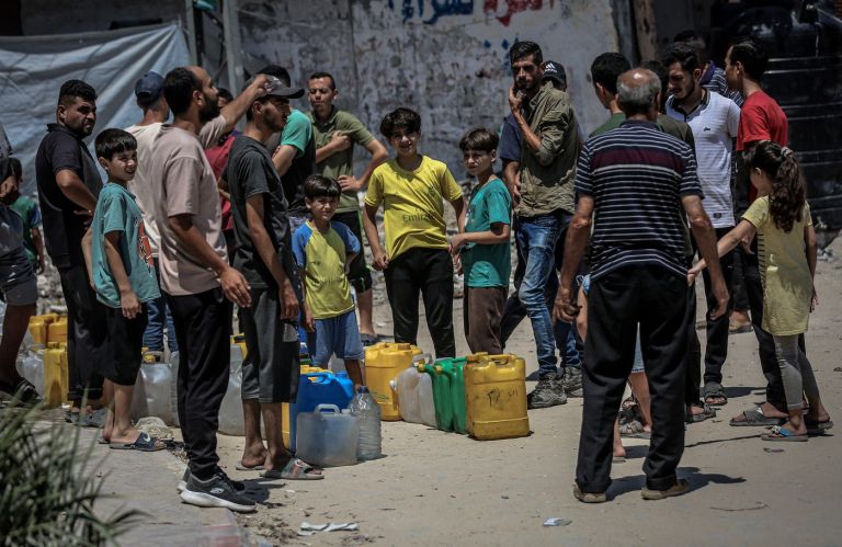 gaza, čakanje na vodo.jpg
