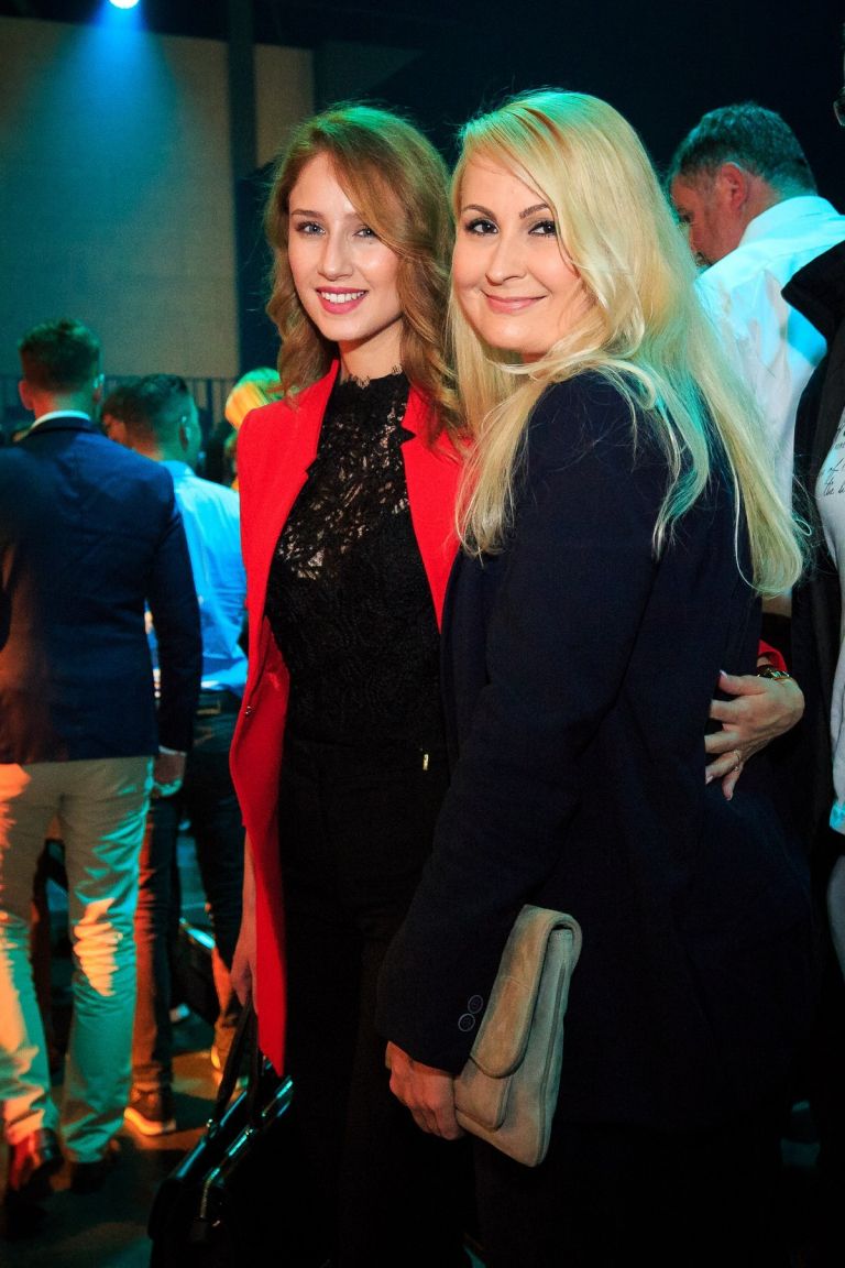 Karmen Stavec, Anamarija Avbelj