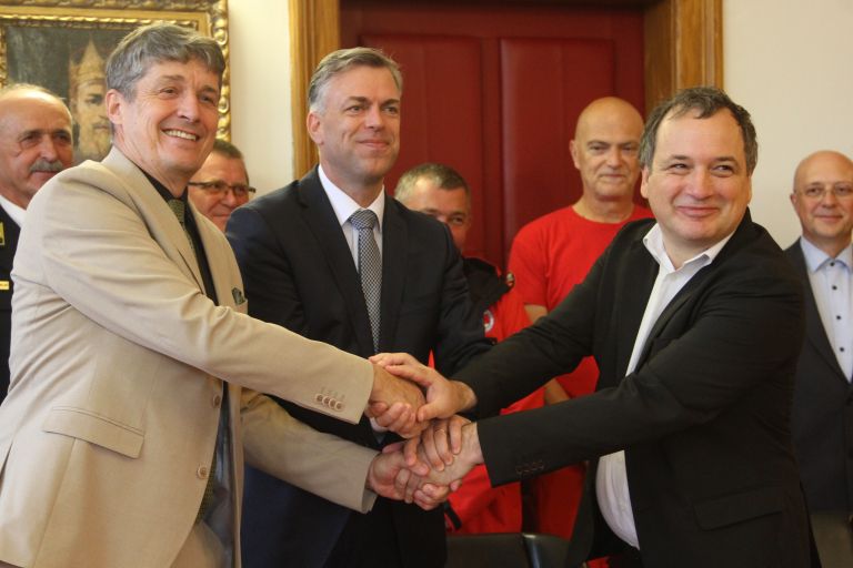 regionalno-sredisce-za-zascito, resevanje-in-pomoc-novo-mesto, podpis-pogodbe