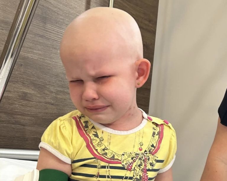 Lara še vedno sanja.jpg