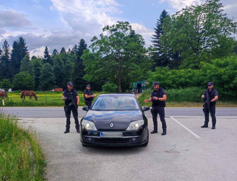 policisti-v-romskih-naseljih