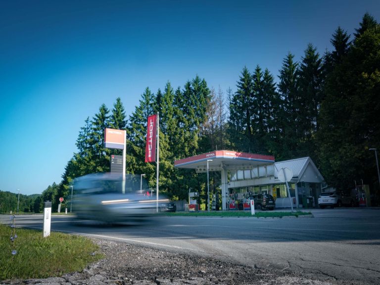 petrol, crni-vrh