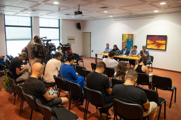 novinarska-konferenca, romska-problematika, pišk
