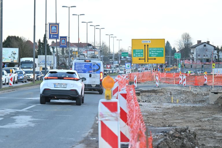 cesta, gradbišče, gradnja, zamuda, Dars