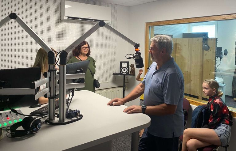 radio-krka, obisk, otroci, upokojenci
