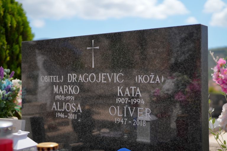 Grob, Oliver Dragojević