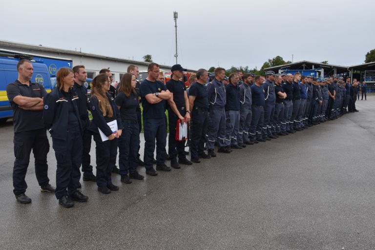 Pripadniki začasnega sestava Civilne zaščite.jpg