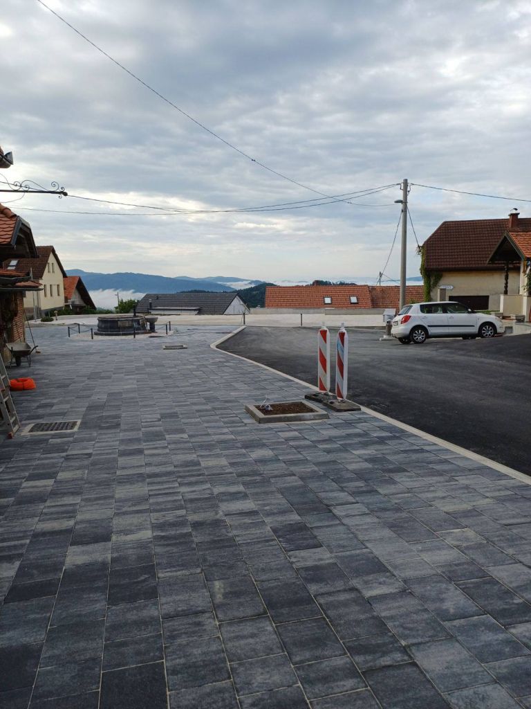 Vače trg.jpg