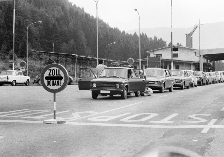 1975