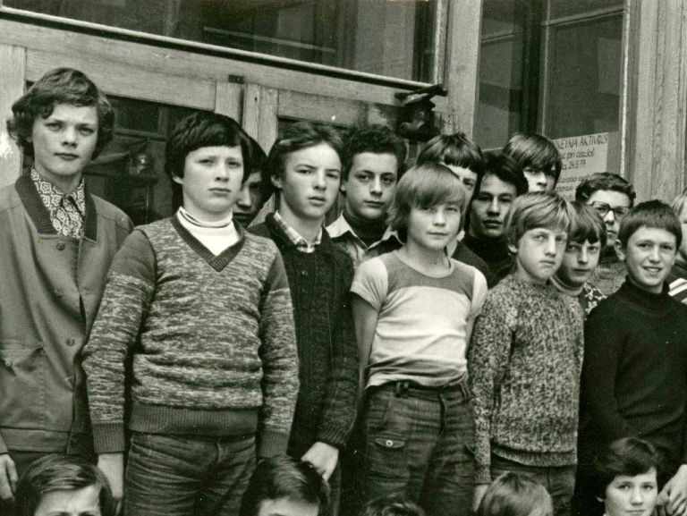 1975