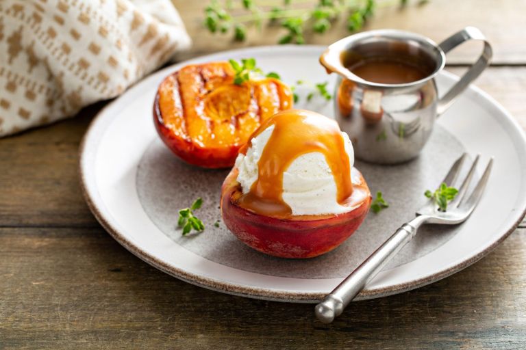Gratinirane breskve s sladoledom