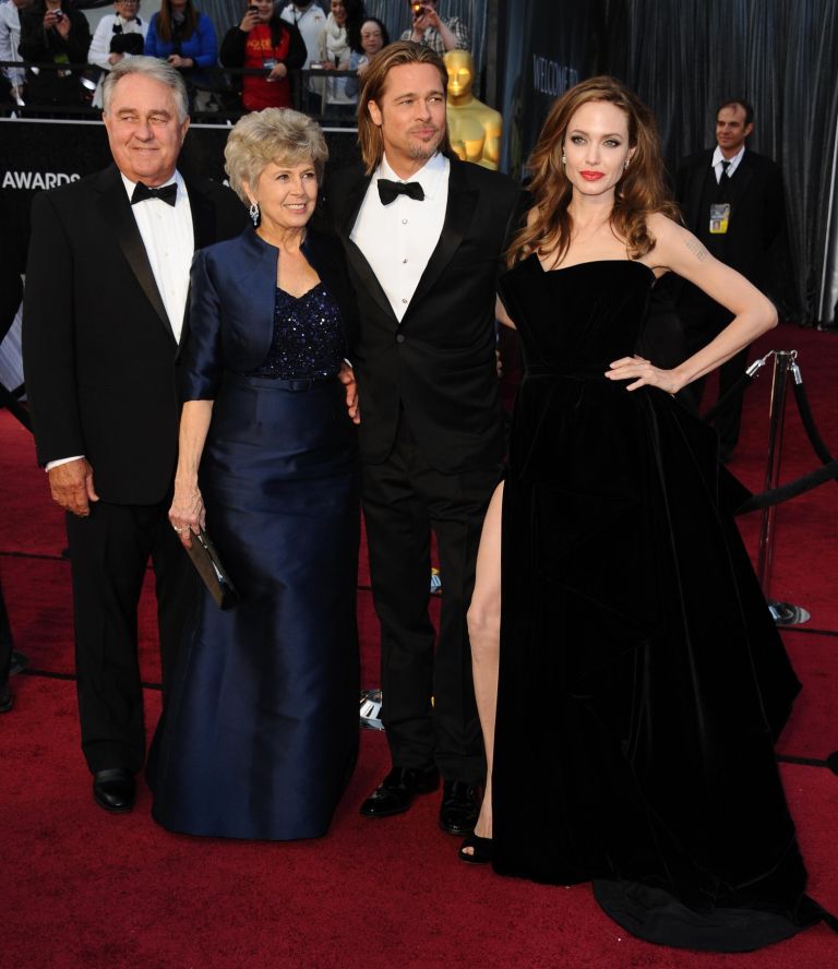 Angelina Jolie,Brad Pitt, Jane Etta, William Alvin Pitt.jpg