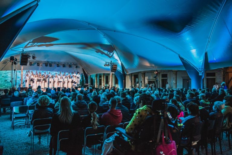 Grajsko dvorišče koncert foto PMB.jpg