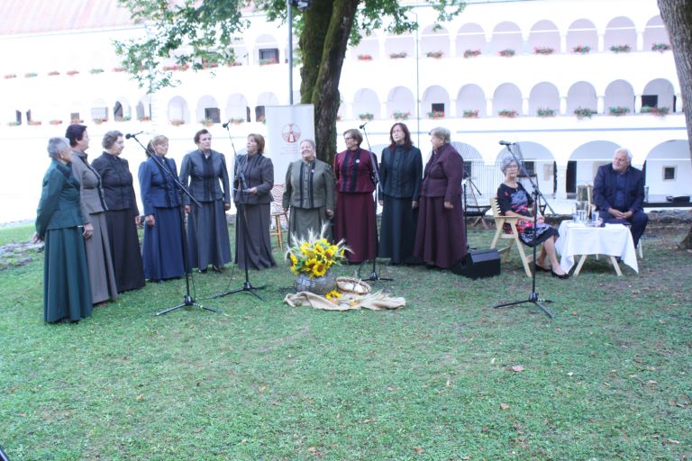tridesetletnica-drustva-podezelskih-zena-pod-gorjanci-2025, pavle-ravnohrib-gost-prireditve-v-kostanjevici-na-krki