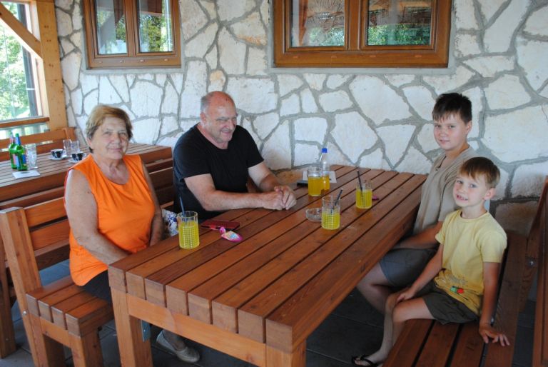 druzina_visnja_gora_lisca.JPG
