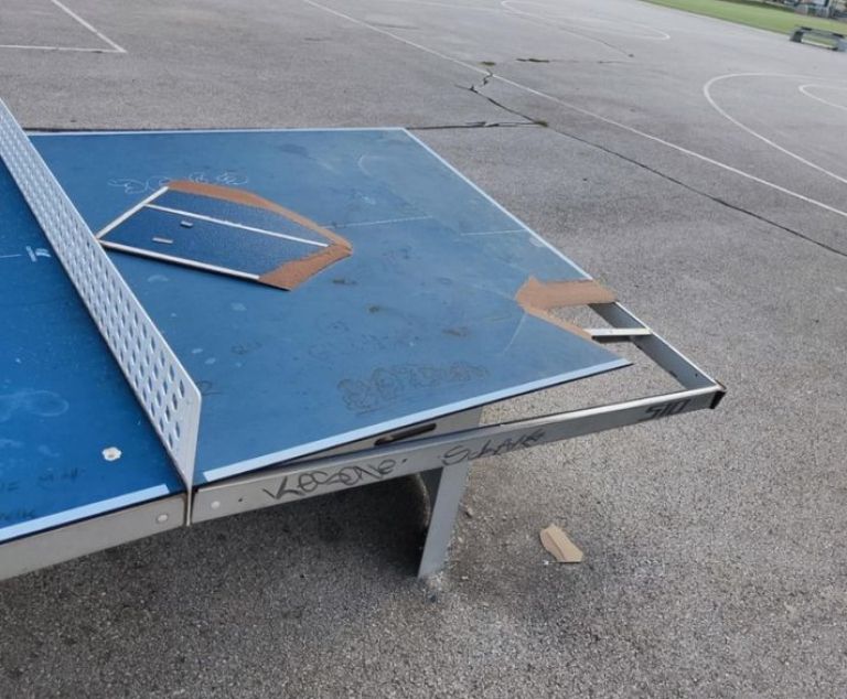 namizni tenis, miza, ravne na koroškem.jpg
