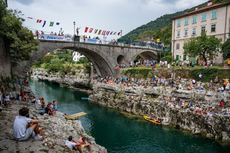 Skoki_z_mosta_2_TD_Kanal_ob_Soci.jpg