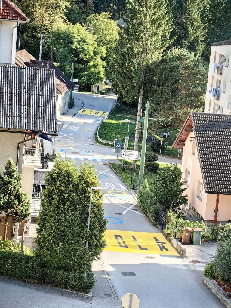 Hrastnik talne oznake.jpg