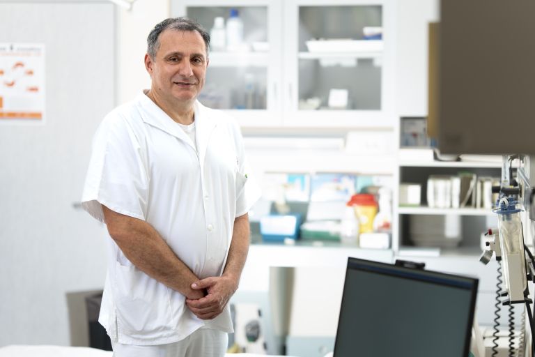 Dr. Erik Brecelj