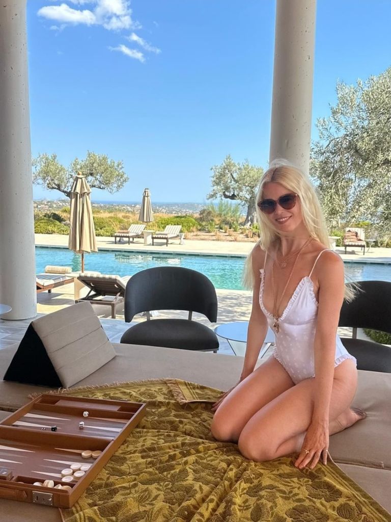 claudia schiffer.jpg