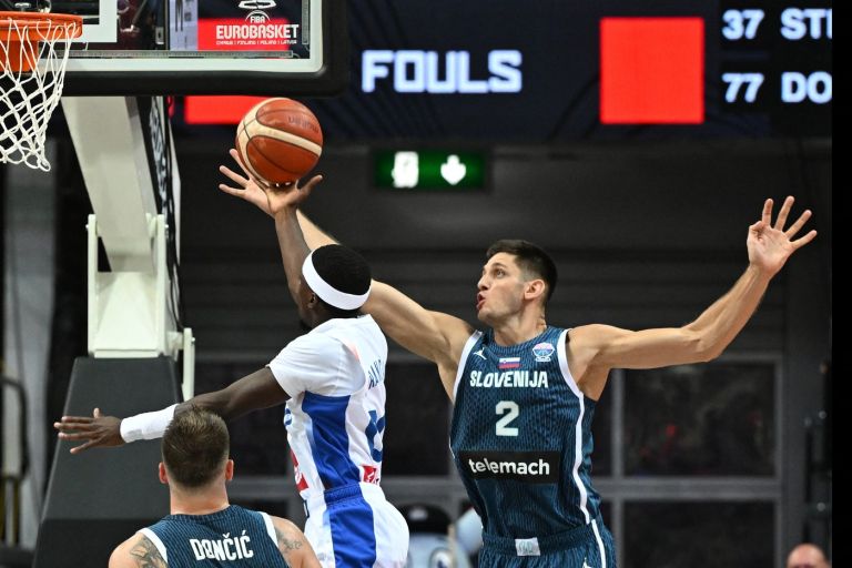 martin krampelj, luka dončić, slovenija-francija.jpg