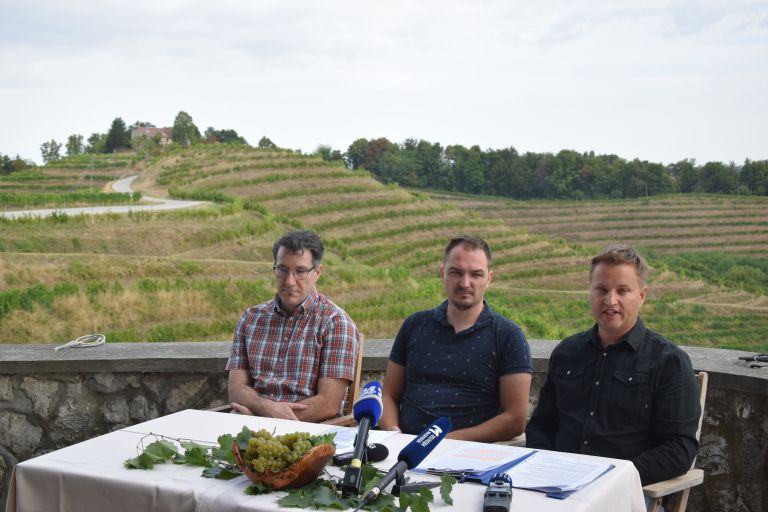 mv-civilna inciativa konferenca.JPG